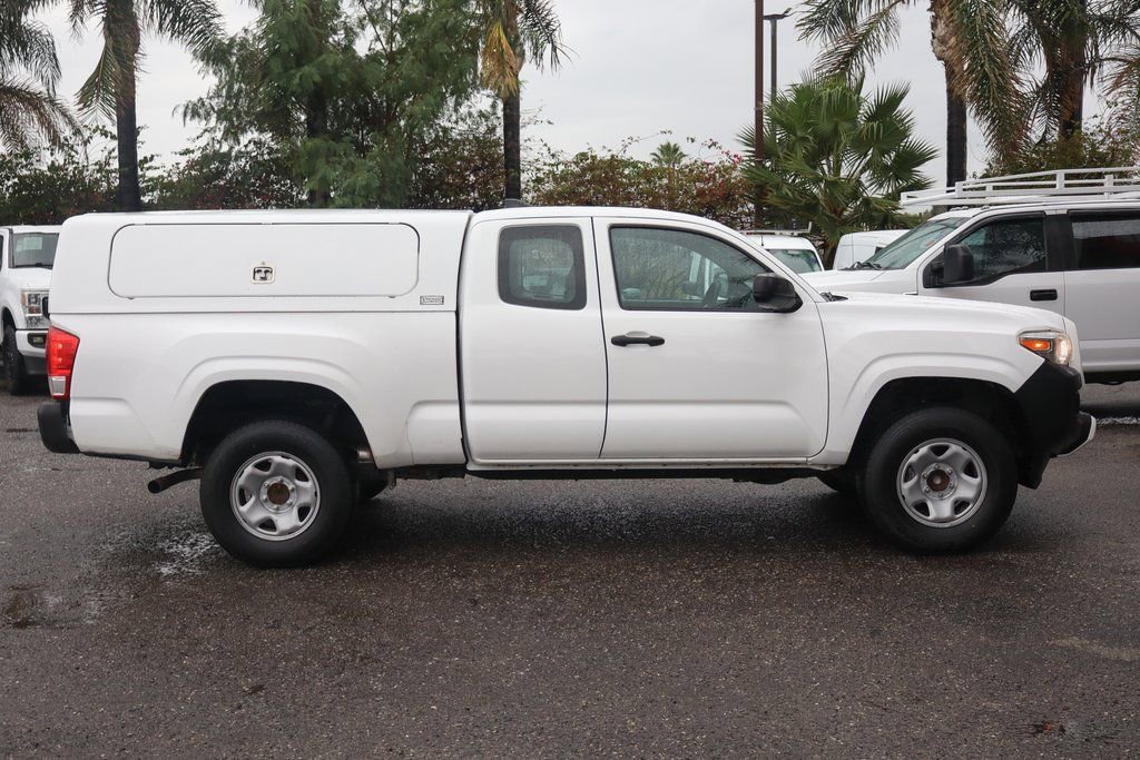 Used 2016 Toyota Tacoma SR image 9