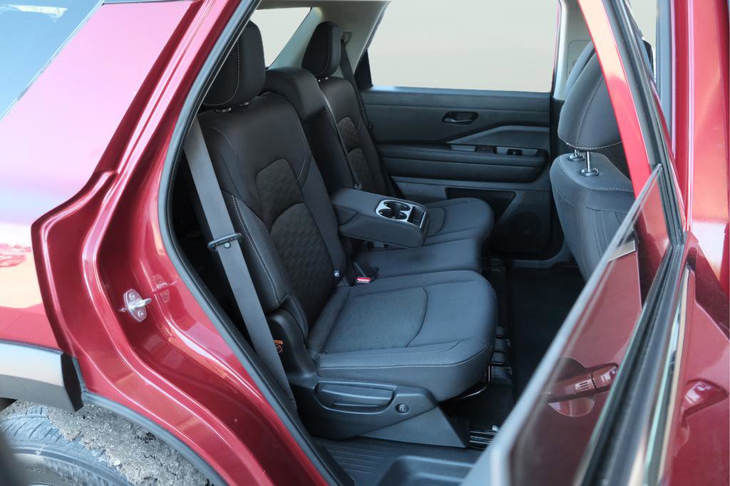 Used 2023 Nissan Pathfinder SV image 28