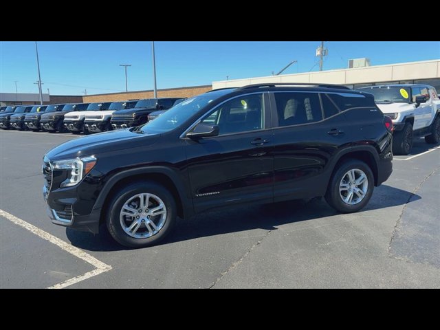 Certified 2023 GMC Terrain SLE w/ Driver Convenience Package image 5
