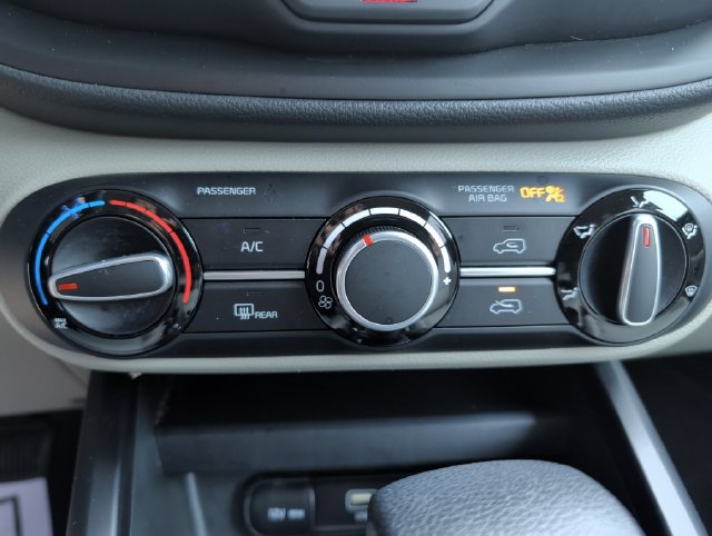 Used 2025 Kia Soul LX FWD image 18