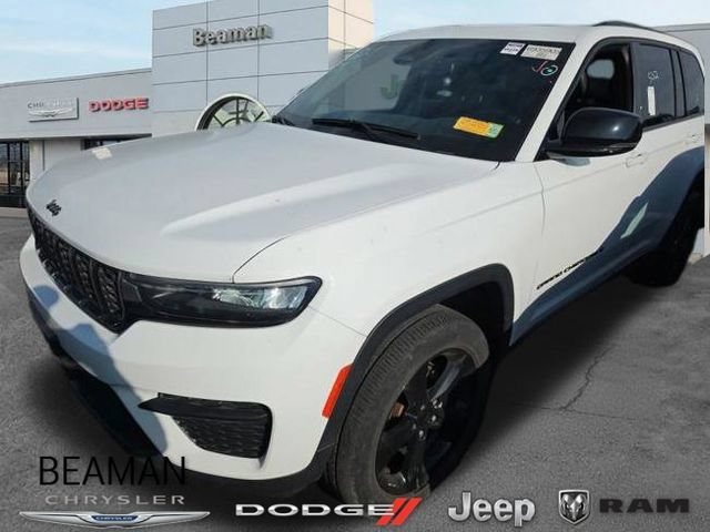 Used 2023 Jeep Grand Cherokee Altitude AWD/4WD image 1