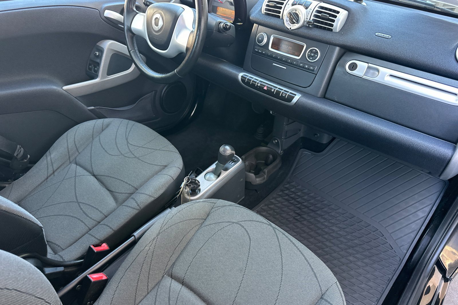 Used 2016 smart fortwo passion image 14