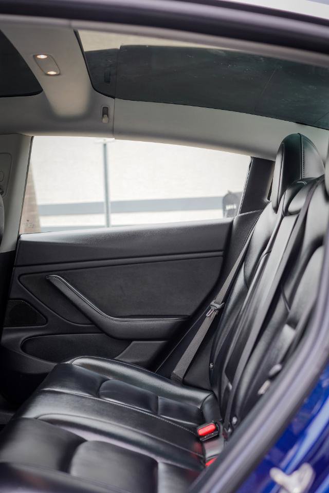Used 2018 Tesla Model 3 Long Range RWD image 17