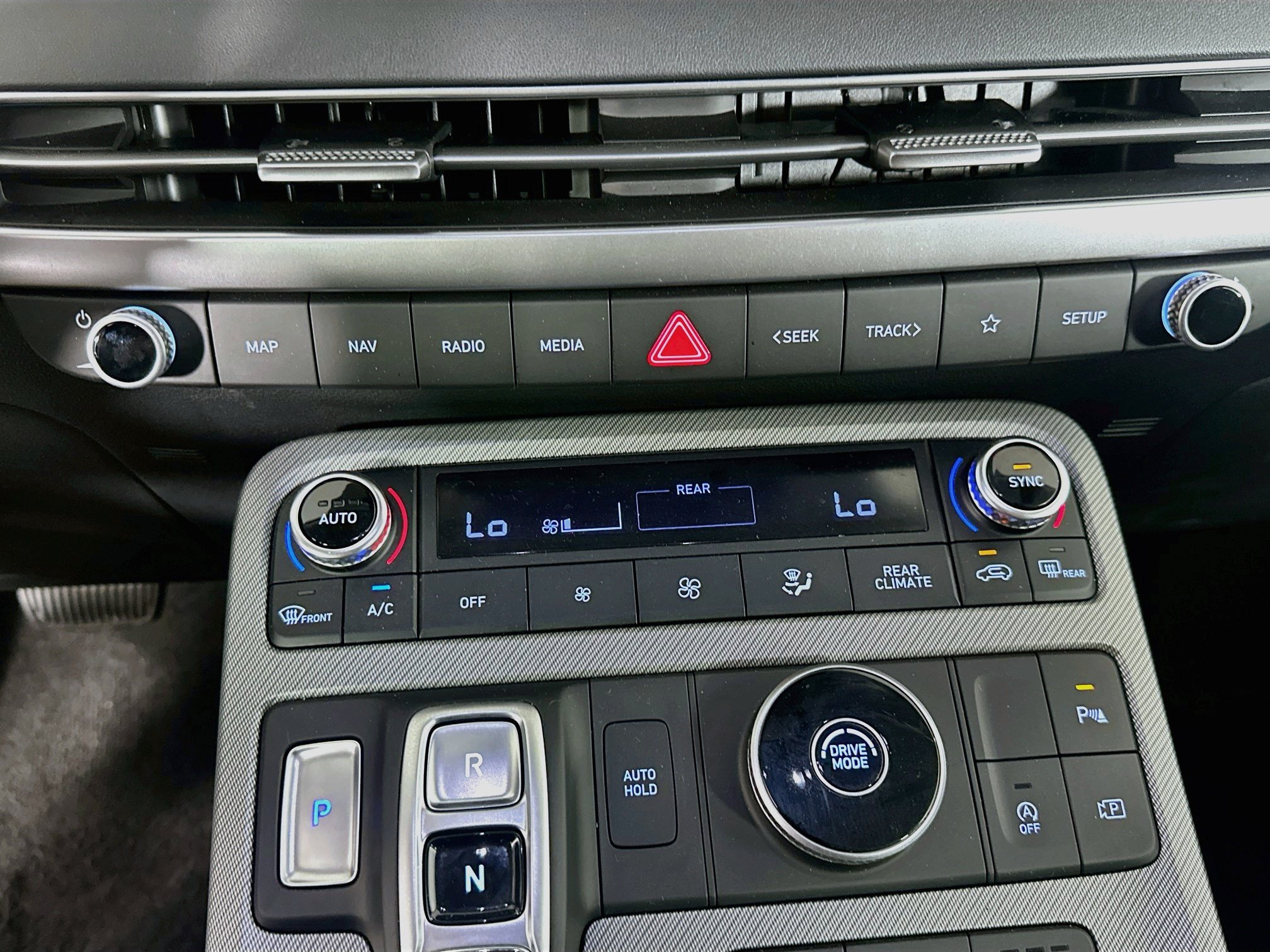 Used 2025 Hyundai Palisade SEL FWD image 24