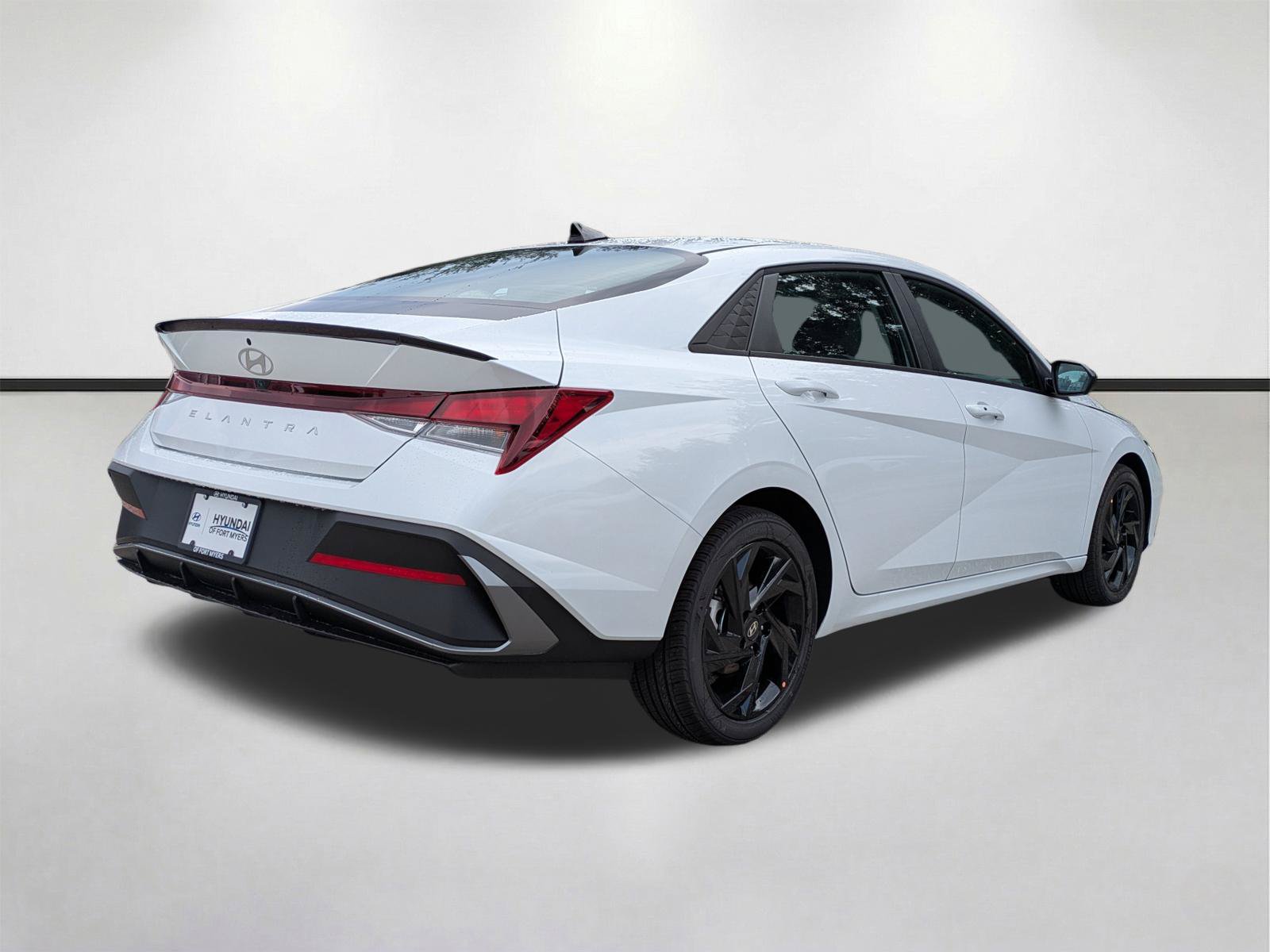New 2026 Hyundai Elantra SEL Sport FWD image 5