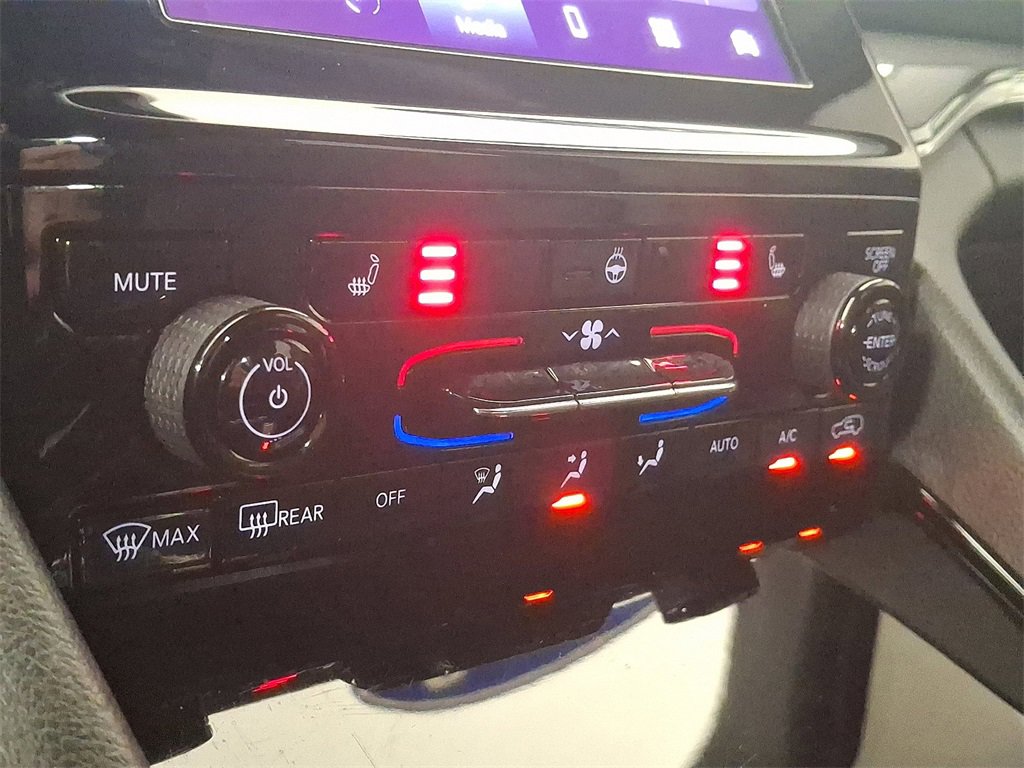 Used 2023 Jeep Grand Cherokee Altitude image 18