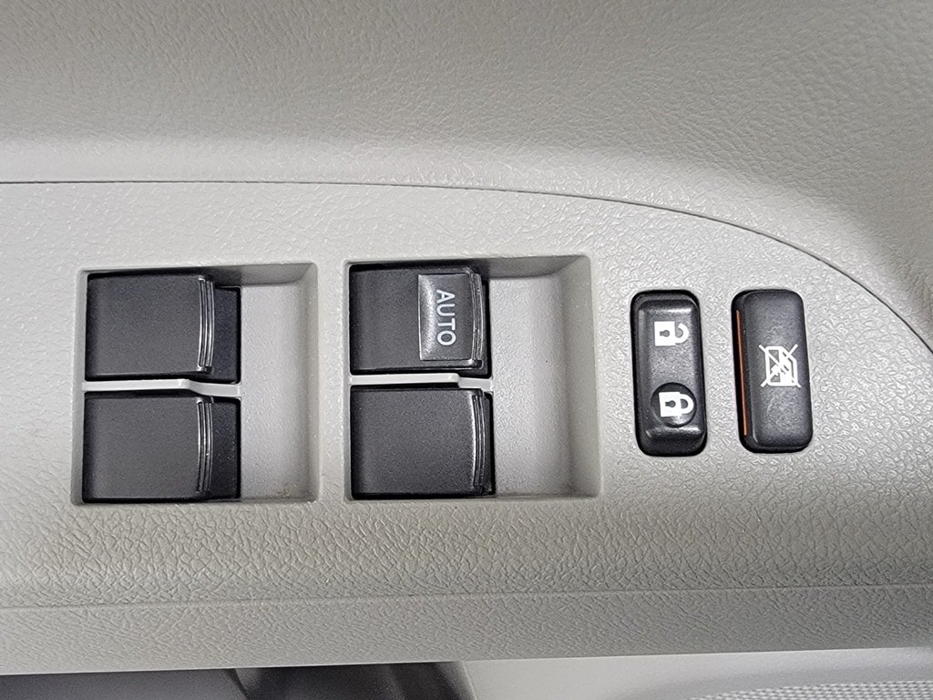 Used 2013 Toyota Highlander SE AWD/4WD image 25