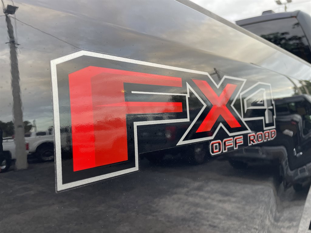 Used 2020 Ford F350 Platinum w/ FX4 Off-Road Package AWD/4WD image 32