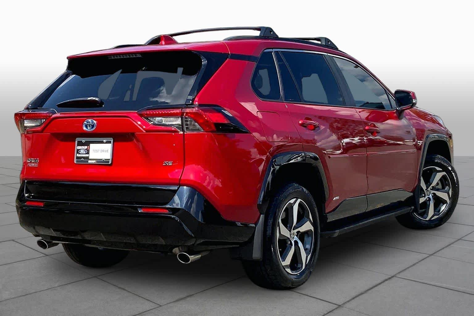 Used 2022 Toyota RAV4 SE w/ Weather & Moonroof Package AWD/4WD image 13