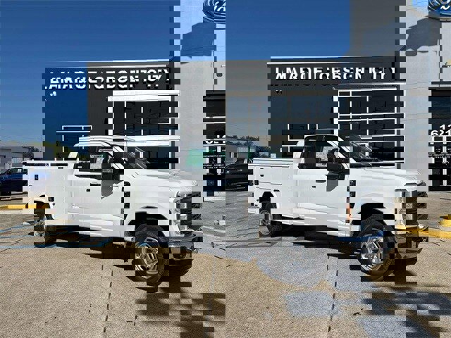 New 2026 Ford F250 XL w/ XL Chrome Package video 1