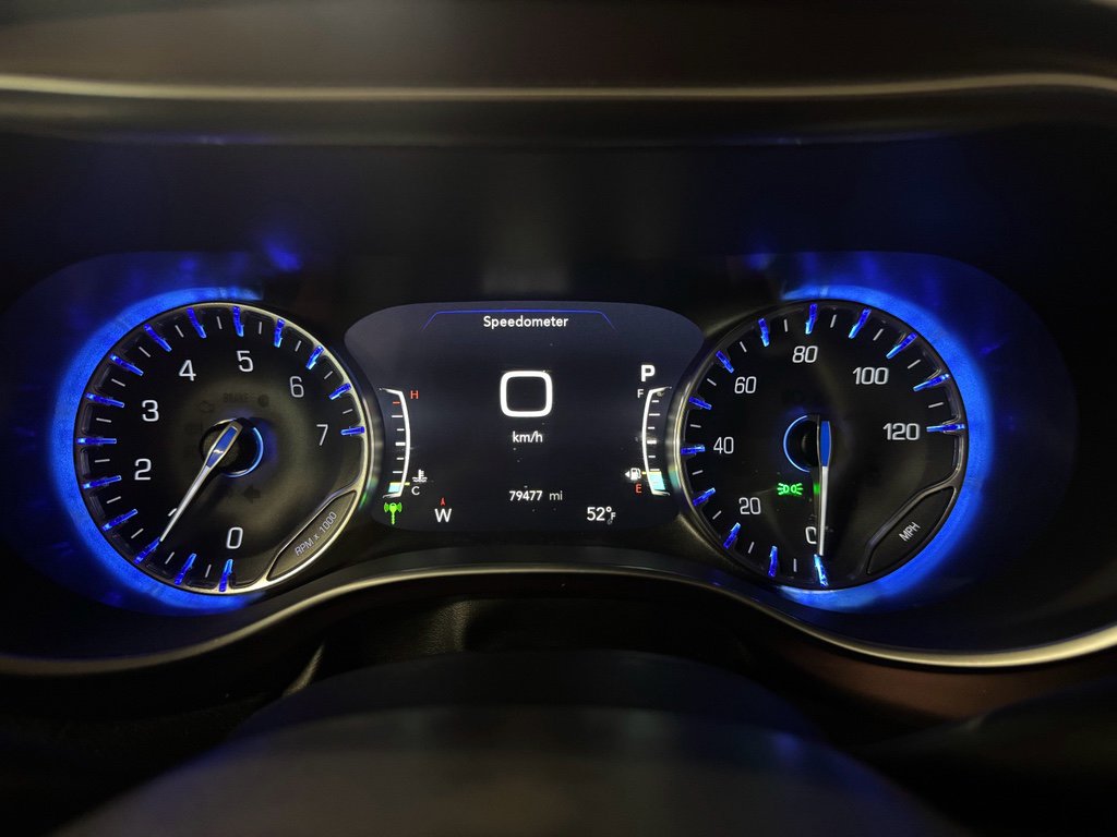 Used 2020 Chrysler Pacifica Limited image 31