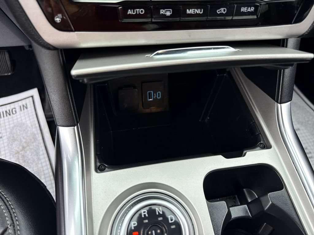 Used 2024 Ford Explorer XLT w/ Equipment Group 202A AWD/4WD image 39