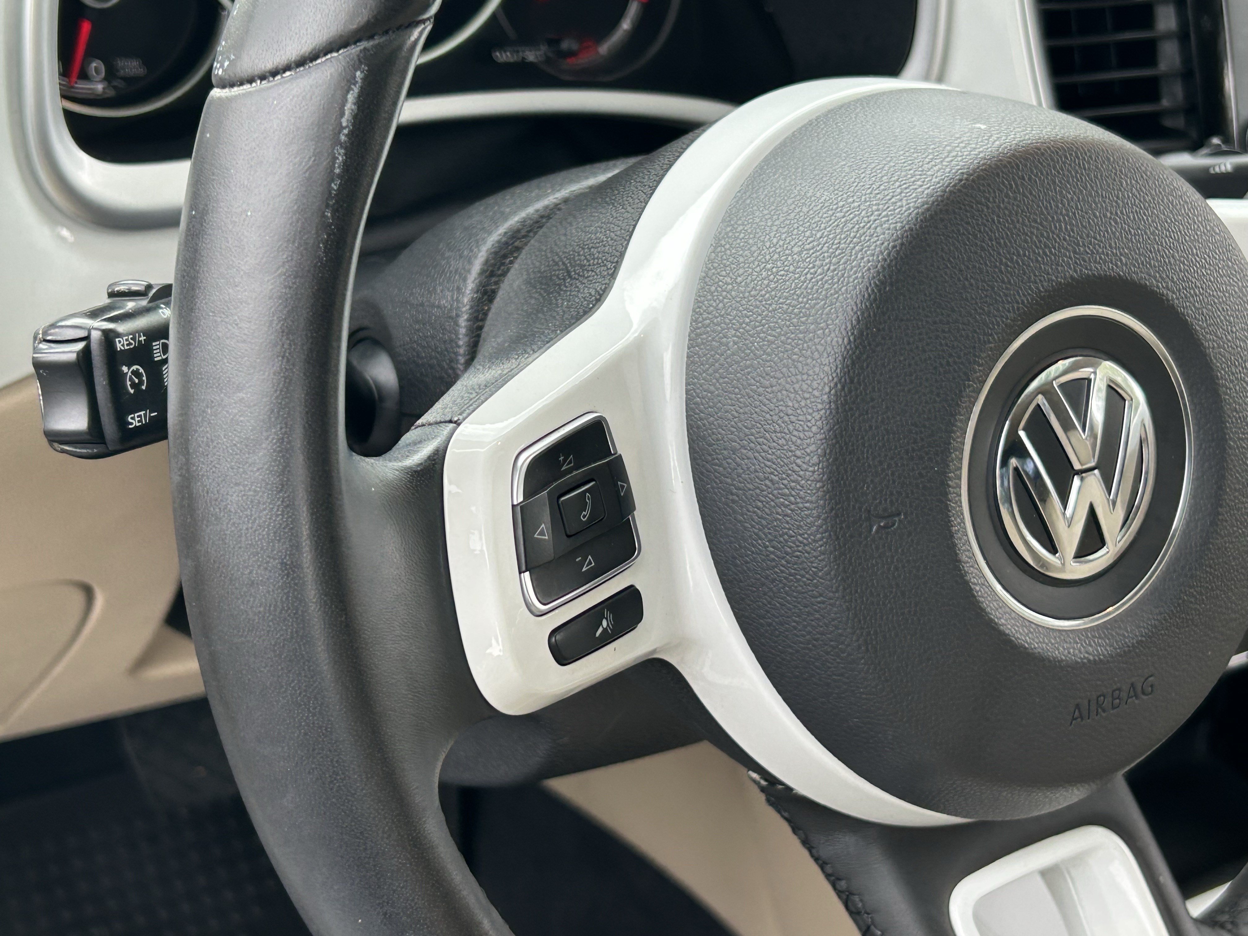 Used 2019 Volkswagen Beetle 2.0T SE FWD image 28