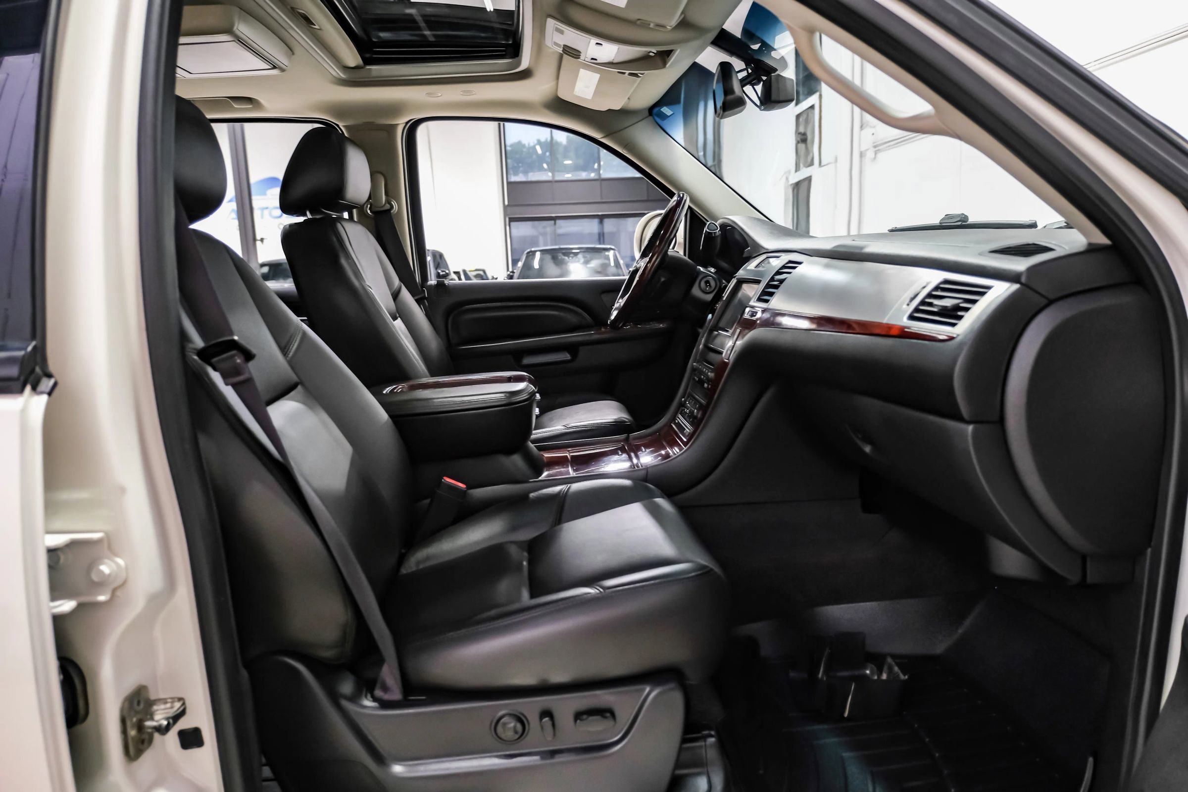 Used 2013 Cadillac Escalade EXT Premium AWD/4WD image 34
