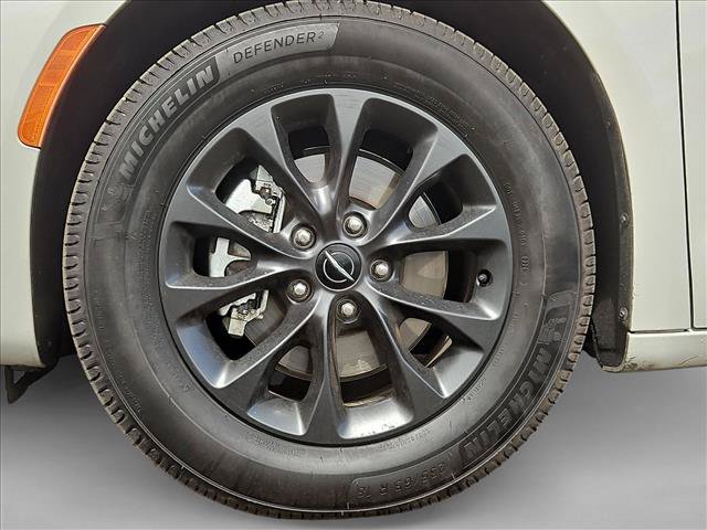 Used 2021 Chrysler Pacifica Touring FWD image 29