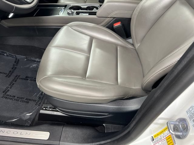 Certified 2025 Lincoln Corsair AWD image 14