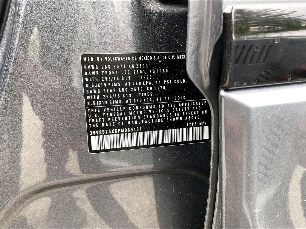 Used 2023 Volkswagen Tiguan SE R-Line AWD/4WD image 35