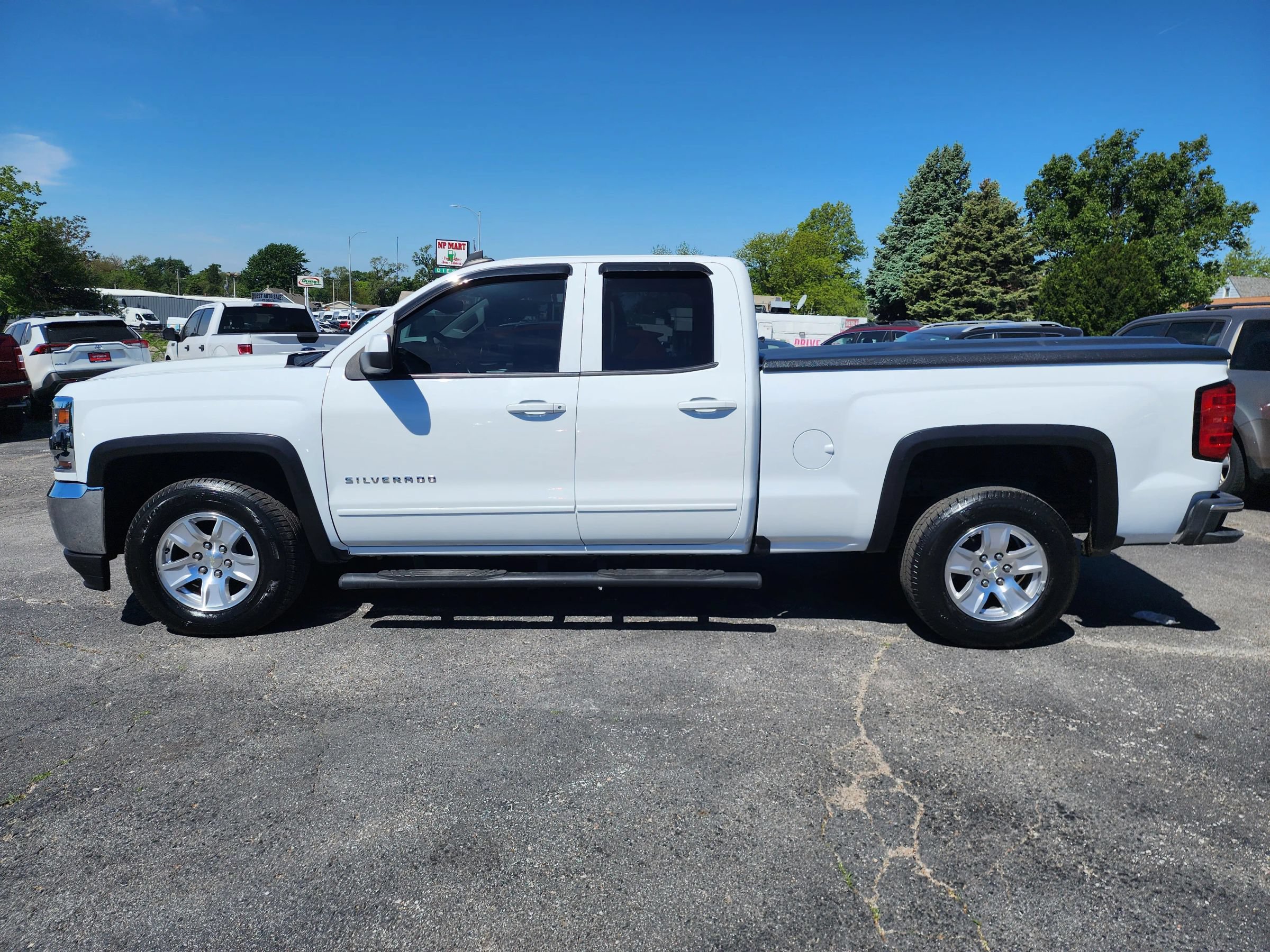 Used 2019 Chevrolet Silverado 1500 LT AWD/4WD image 4