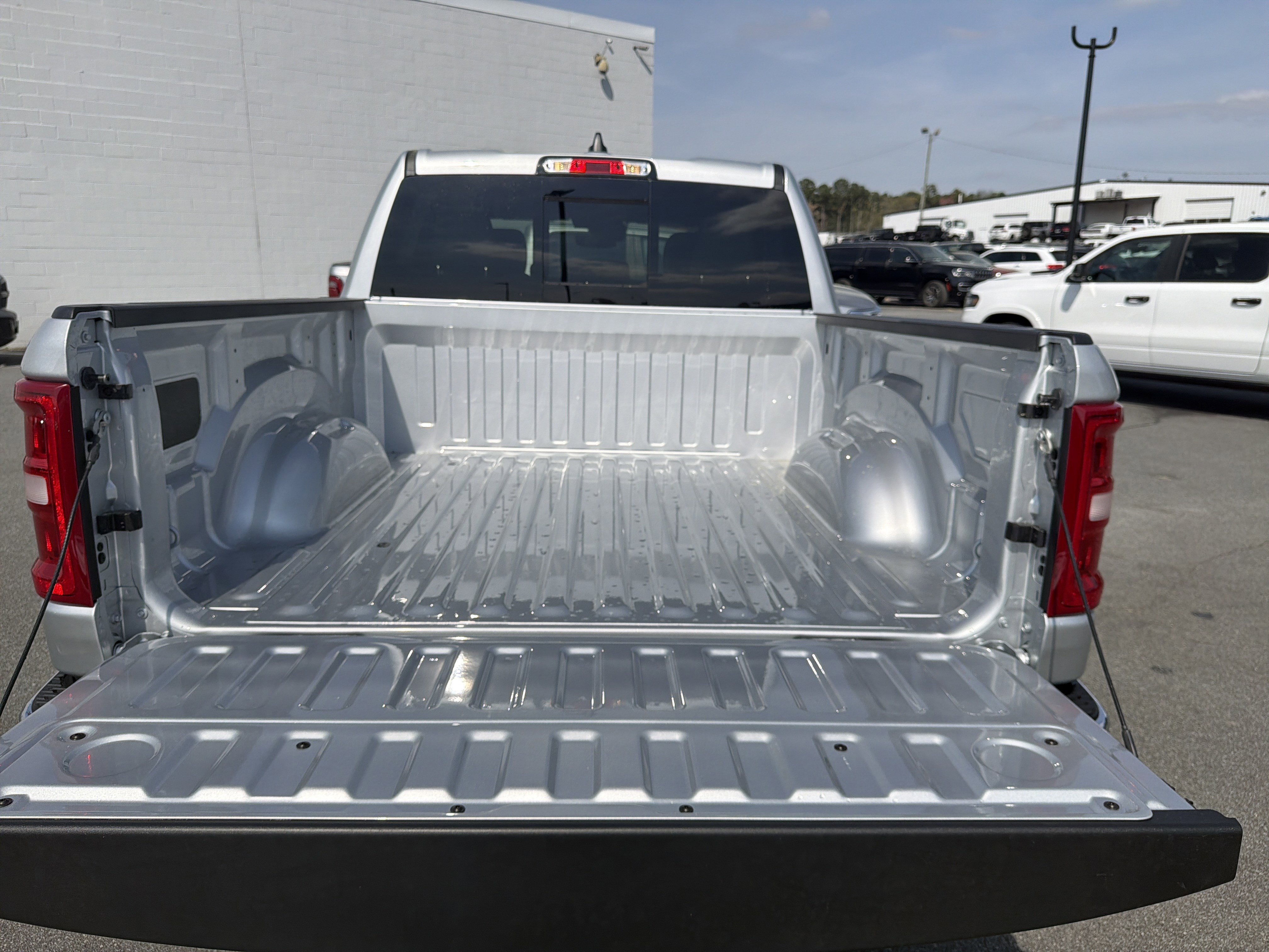 New 2026 RAM 1500 Laramie AWD/4WD image 23