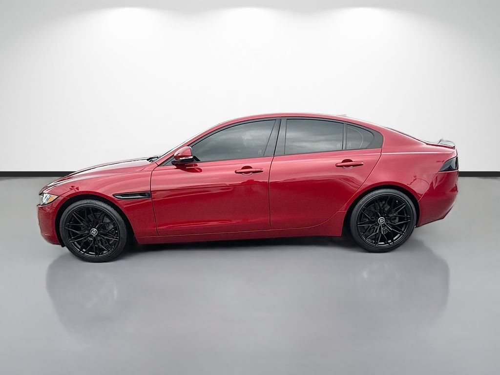 Used 2017 Jaguar XE Premium RWD image 6