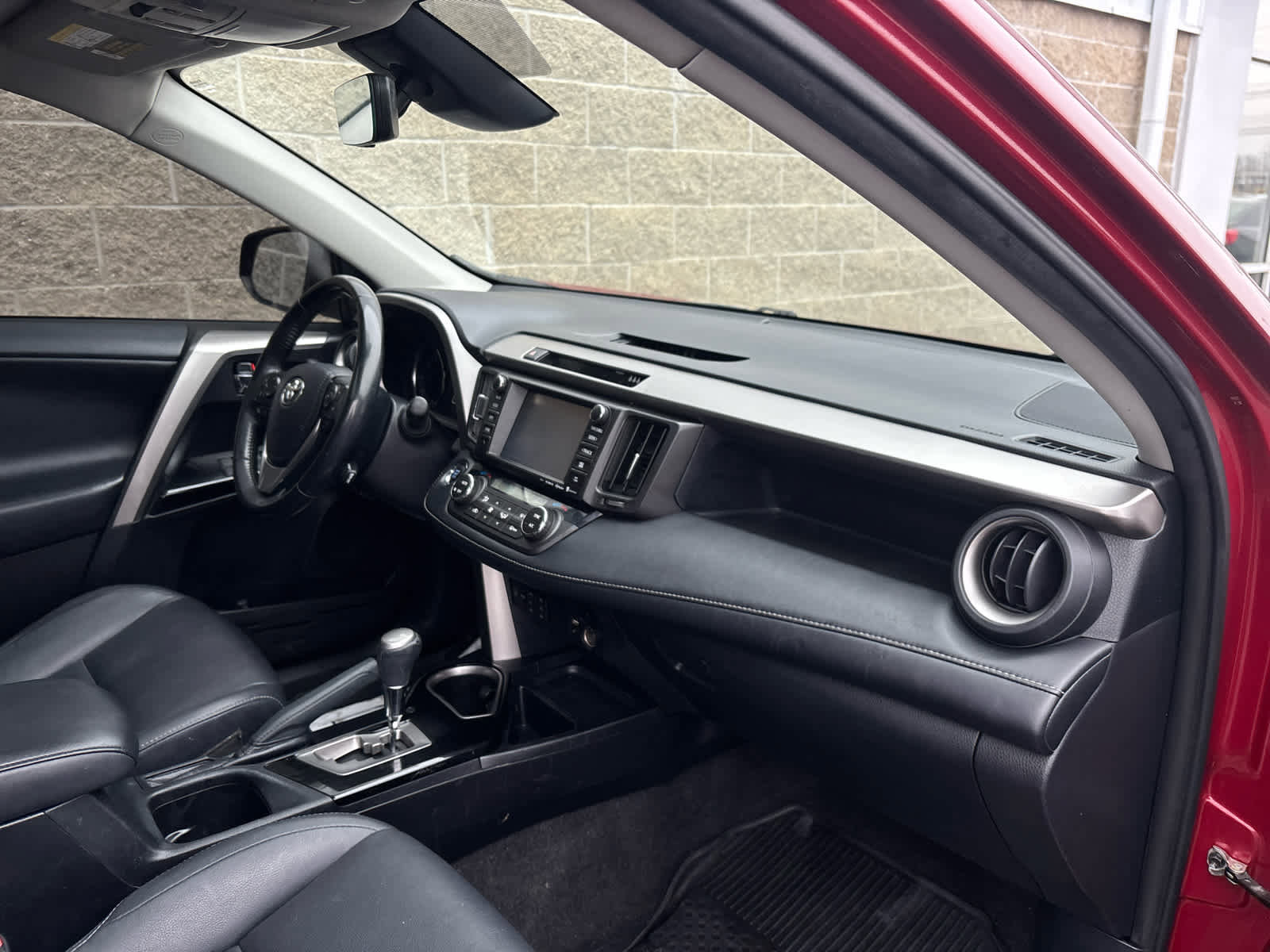 Used 2018 Toyota RAV4 Limited image 10