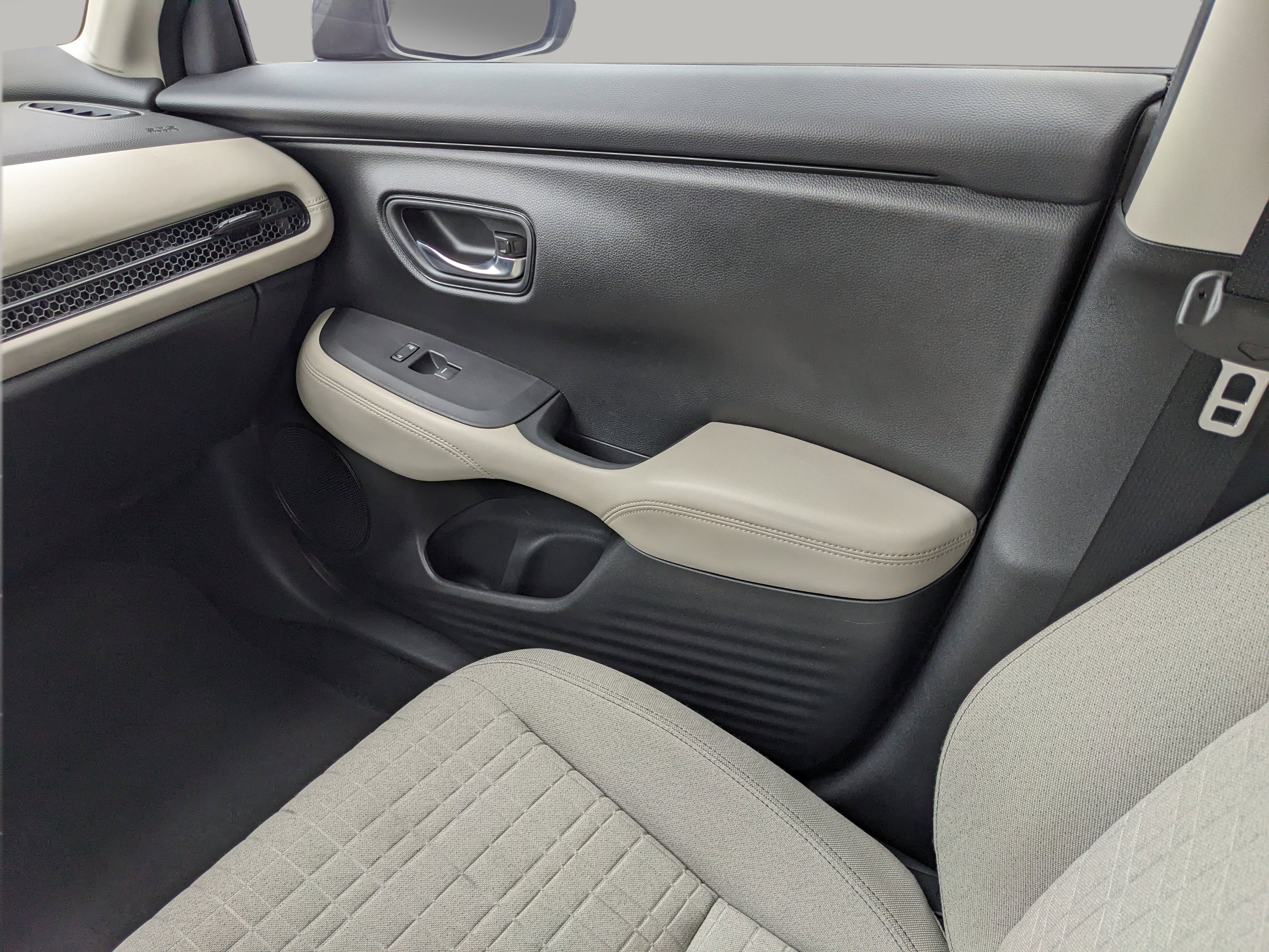 Used 2023 Honda HR-V LX image 16