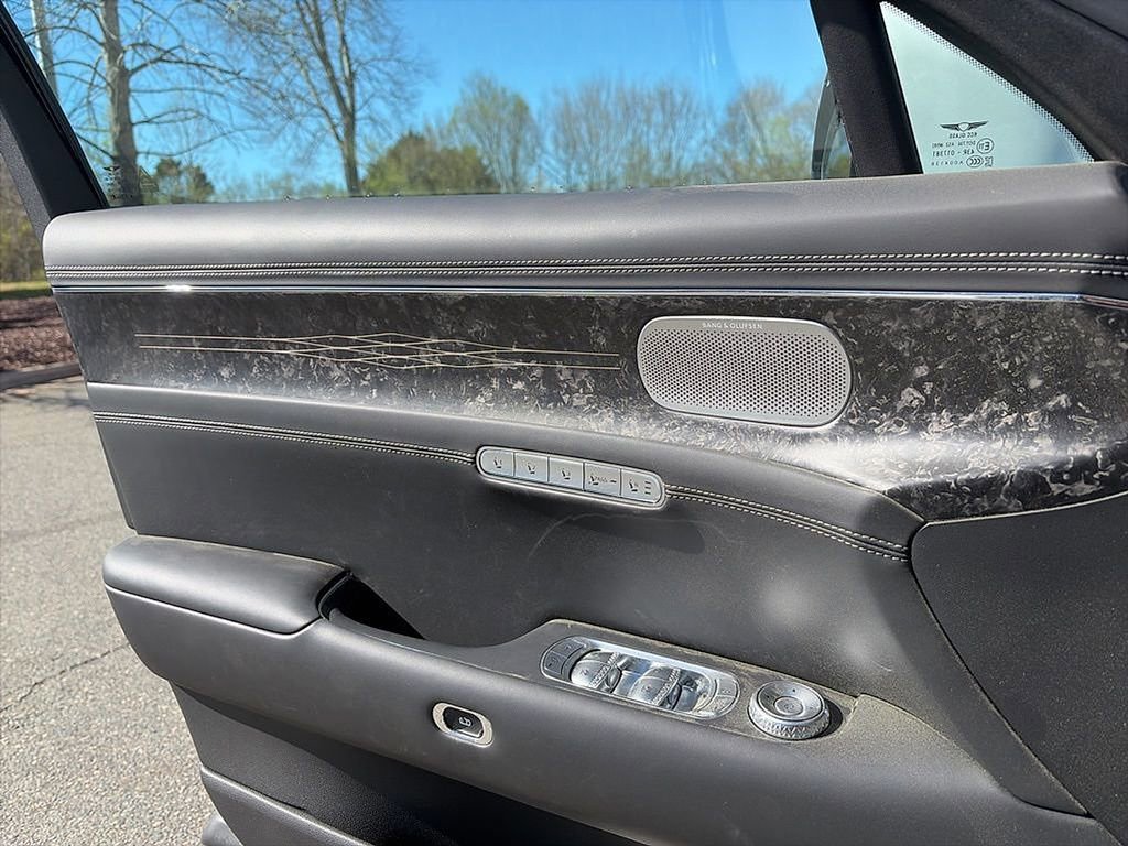 Used 2025 Genesis G90 3.5T image 12