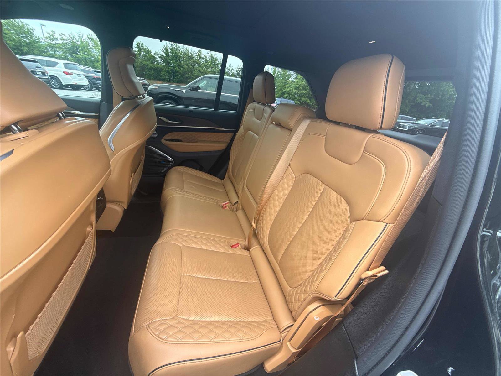 Used 2022 Jeep Grand Cherokee Summit w/ Luxury Tech Group V RWD image 12