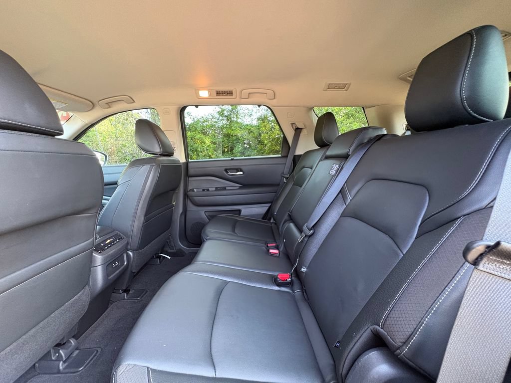 Used 2024 Nissan Pathfinder SL AWD/4WD image 23