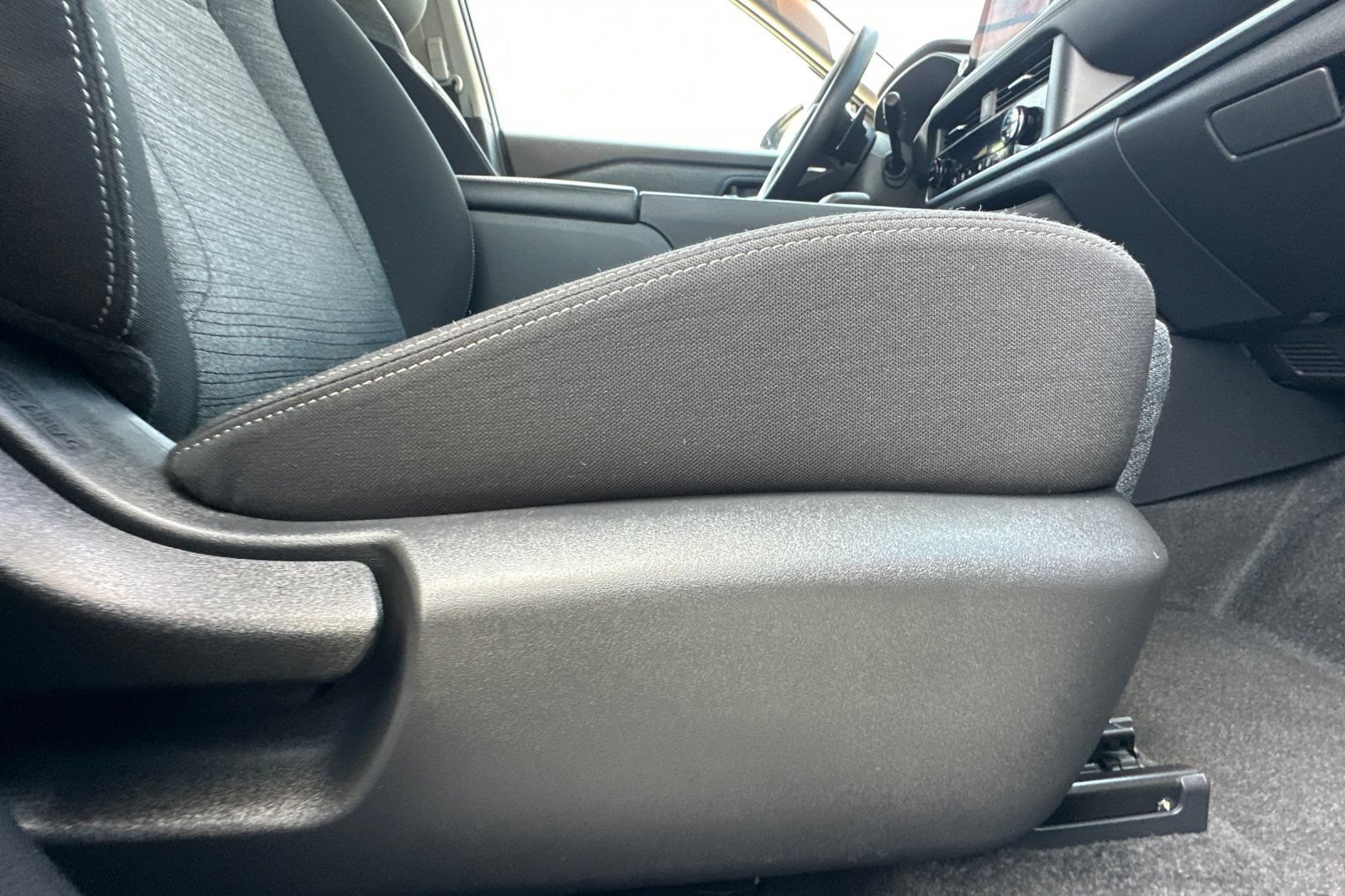 Used 2023 Nissan Rogue SV FWD image 32