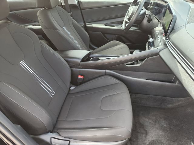 Used 2025 Hyundai Elantra SEL FWD image 12