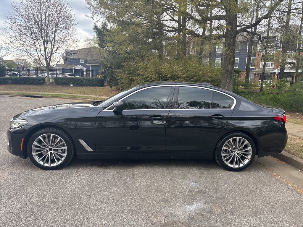 Used 2022 BMW 540i w/ Premium Package image 2