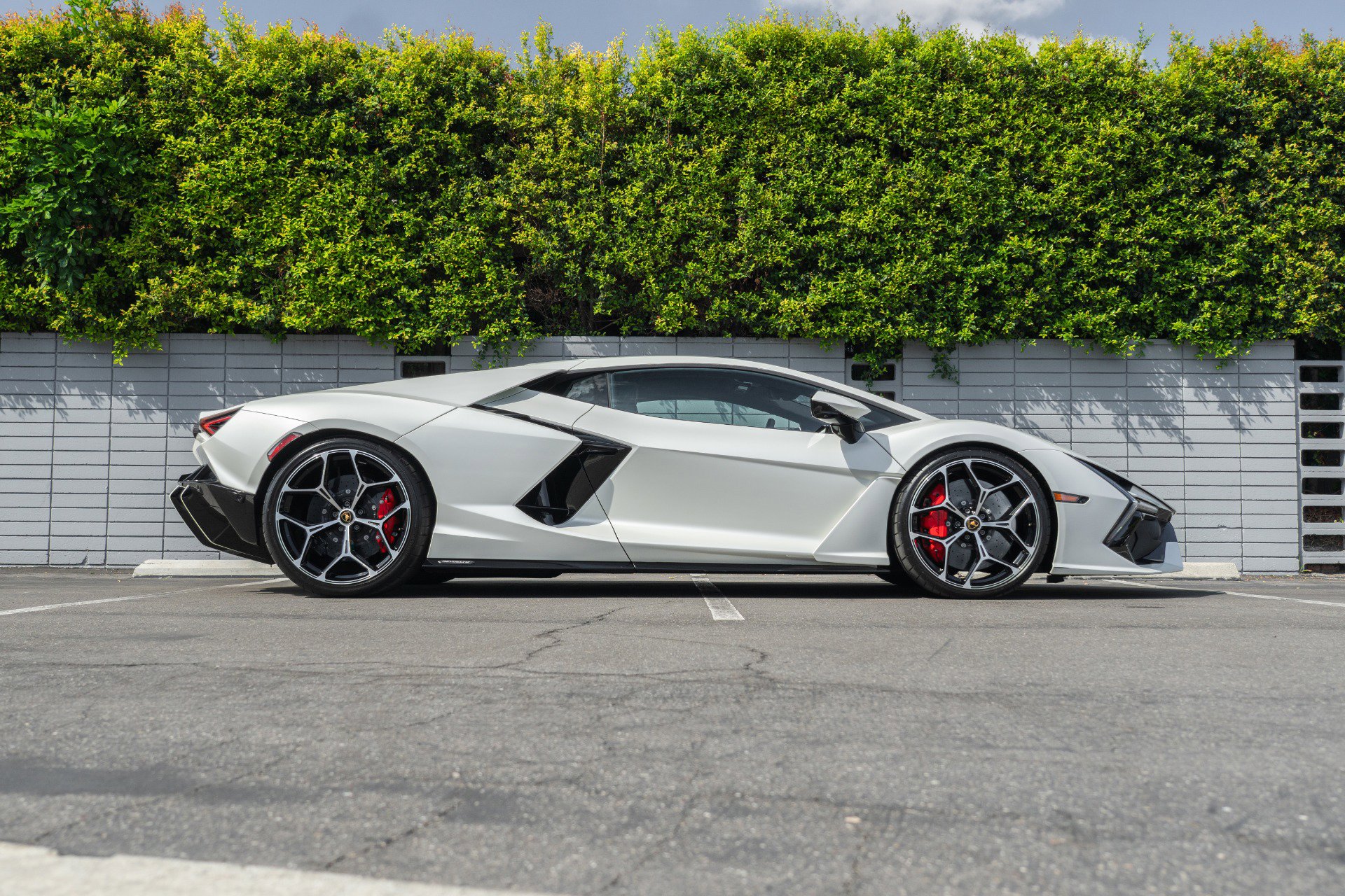 Used 2024 Lamborghini Revuelto image 9