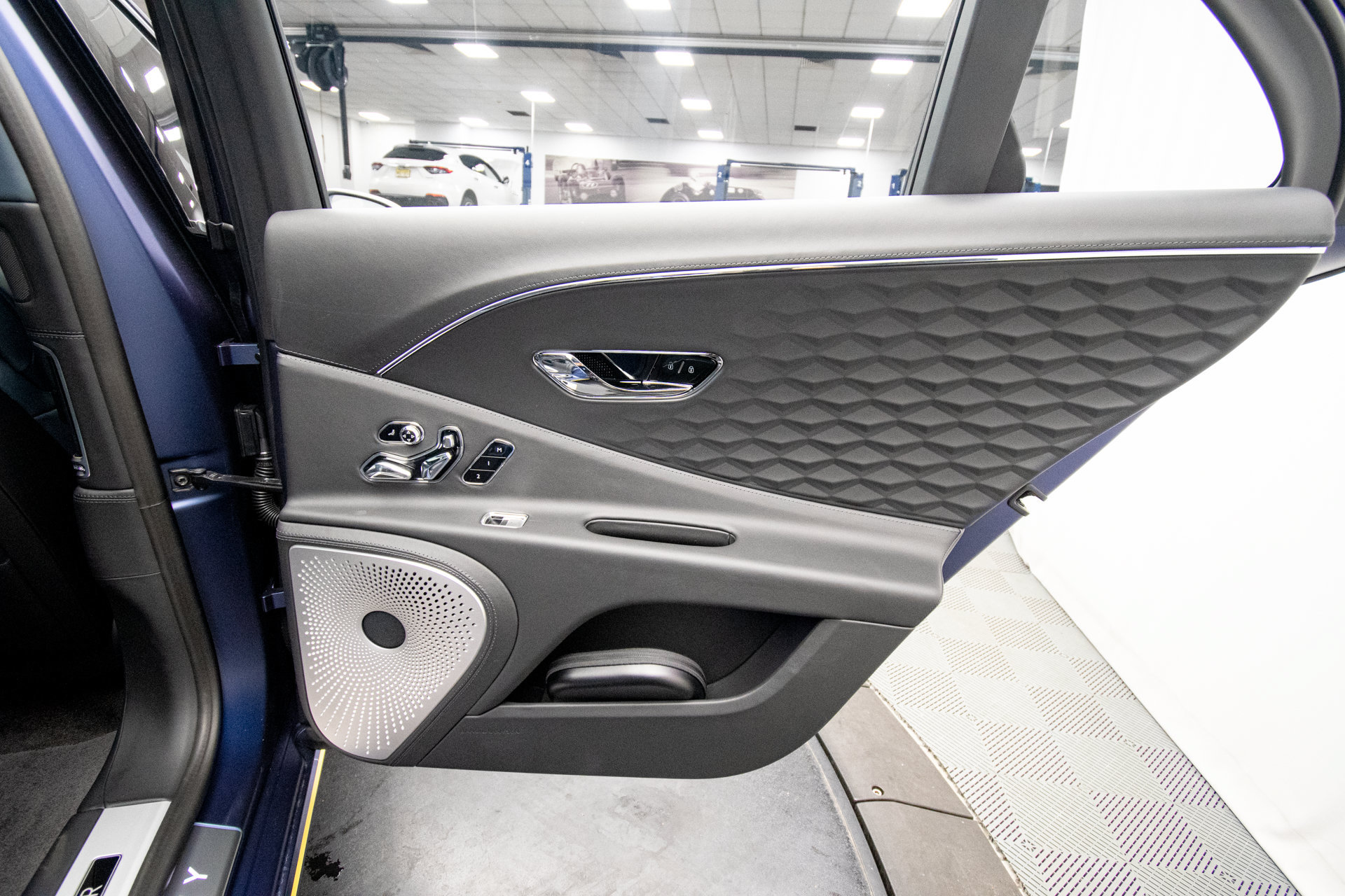New 2026 Bentley Flying Spur Plug-In Hybrid AWD/4WD image 49