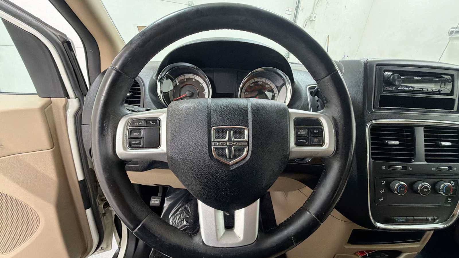 Used 2013 Dodge Grand Caravan American Value Package w/ UConnect Hands-Free Group FWD image 16