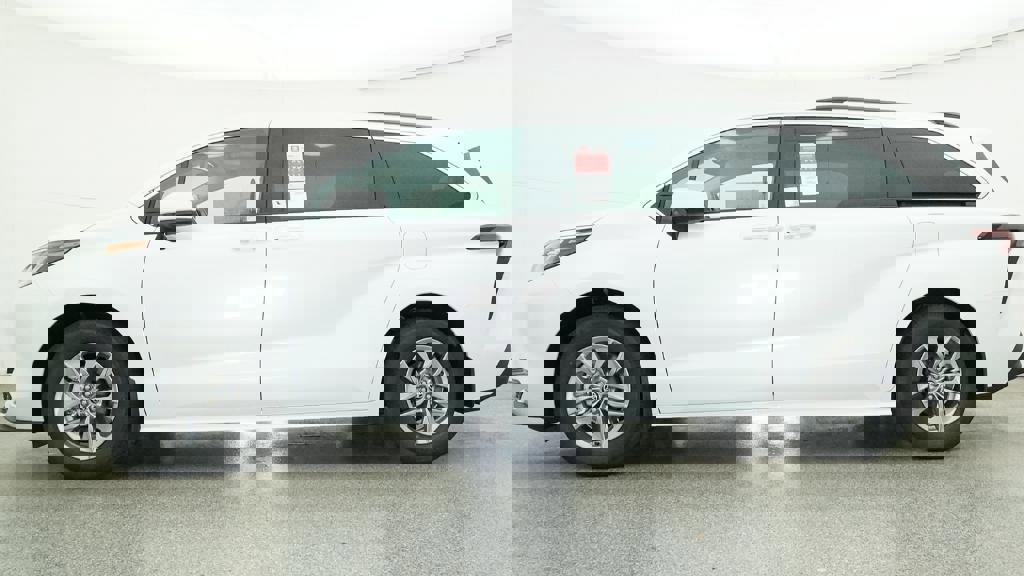 New 2026 Toyota Sienna XLE image 3
