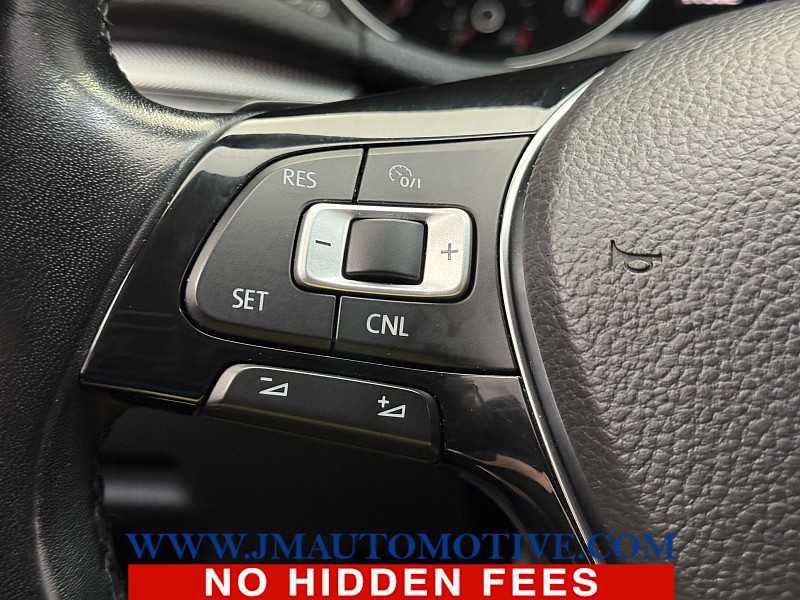 Used 2017 Volkswagen Passat 1.8T R-Line FWD image 36