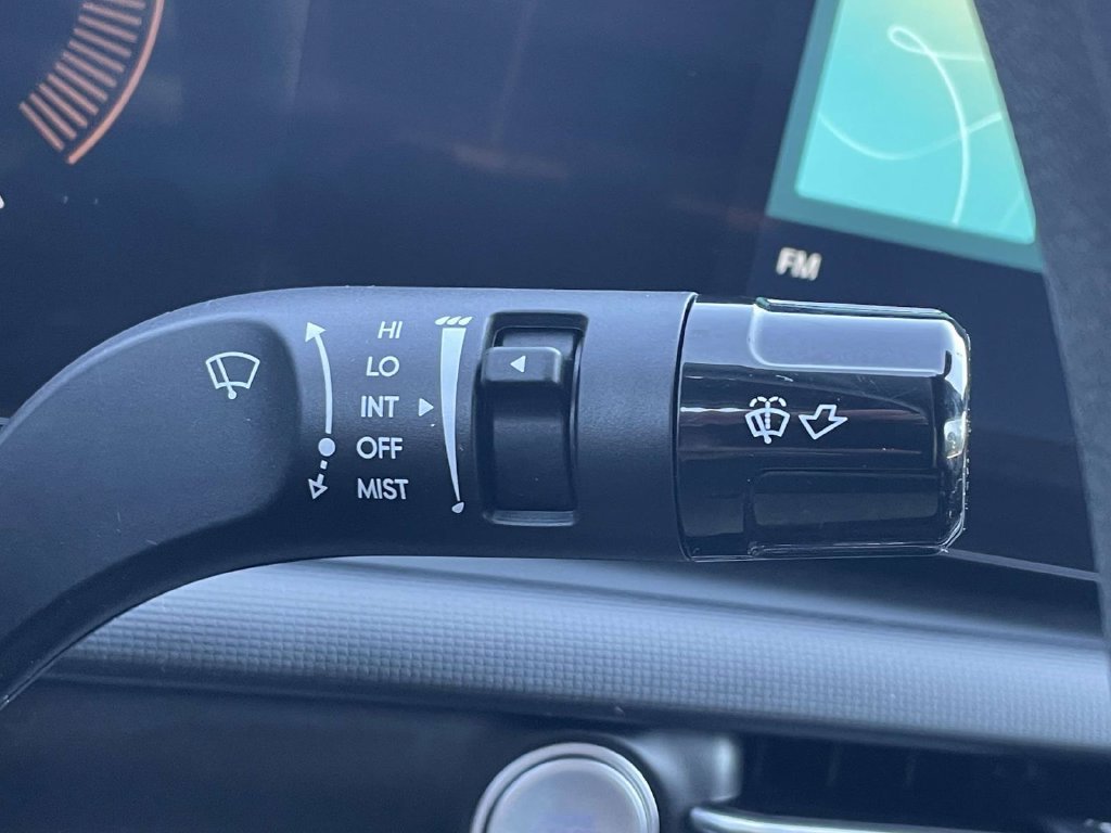 Certified 2025 Hyundai Santa Cruz SE FWD image 22