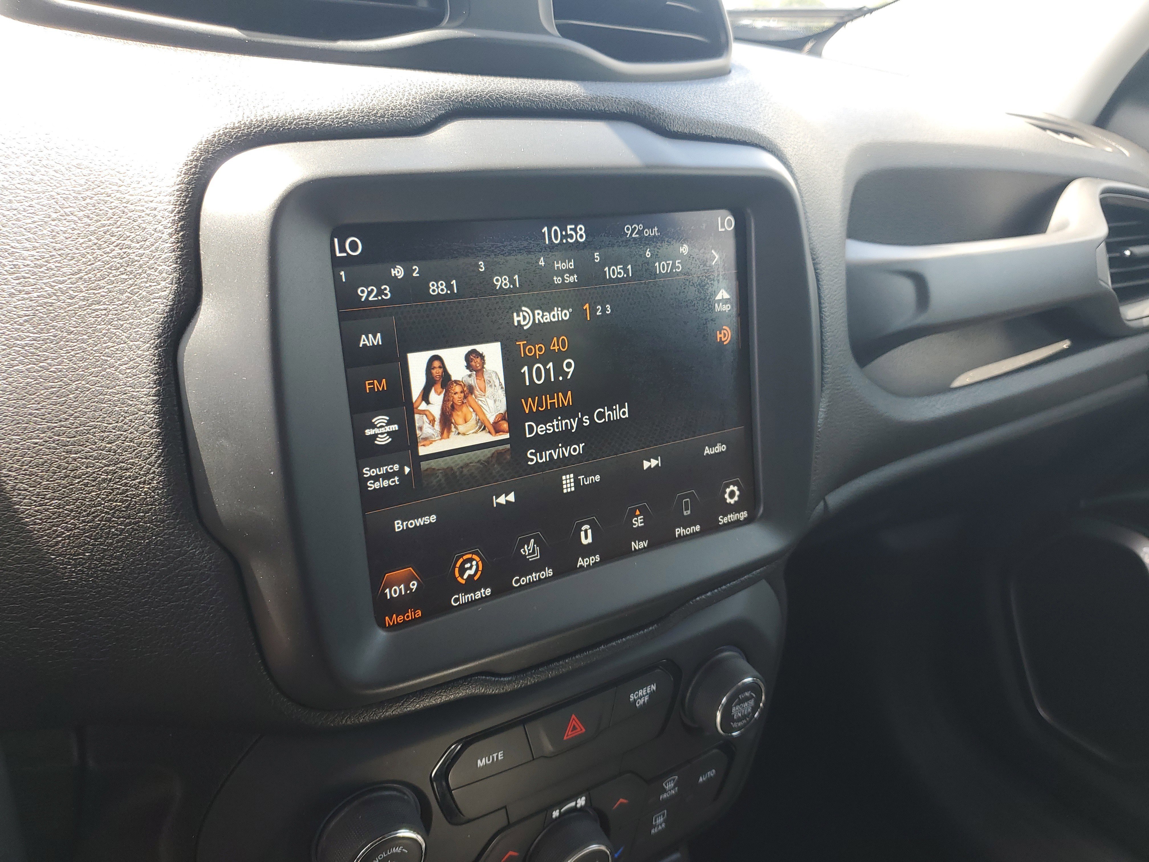 Used 2020 Jeep Renegade Limited w/ UConnect 8.4 Nav Group AWD/4WD image 19