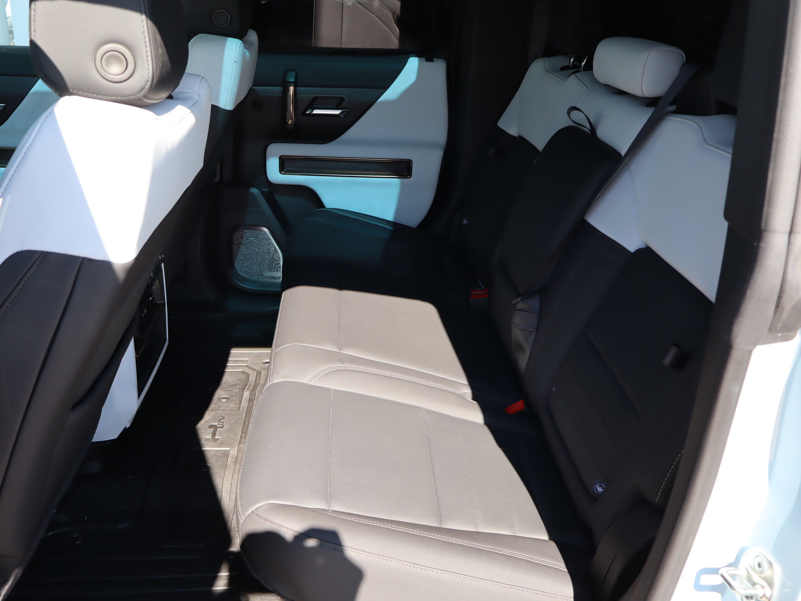 Certified 2024 GMC Hummer EV 3X w/ Extreme Off-Road Package image 37