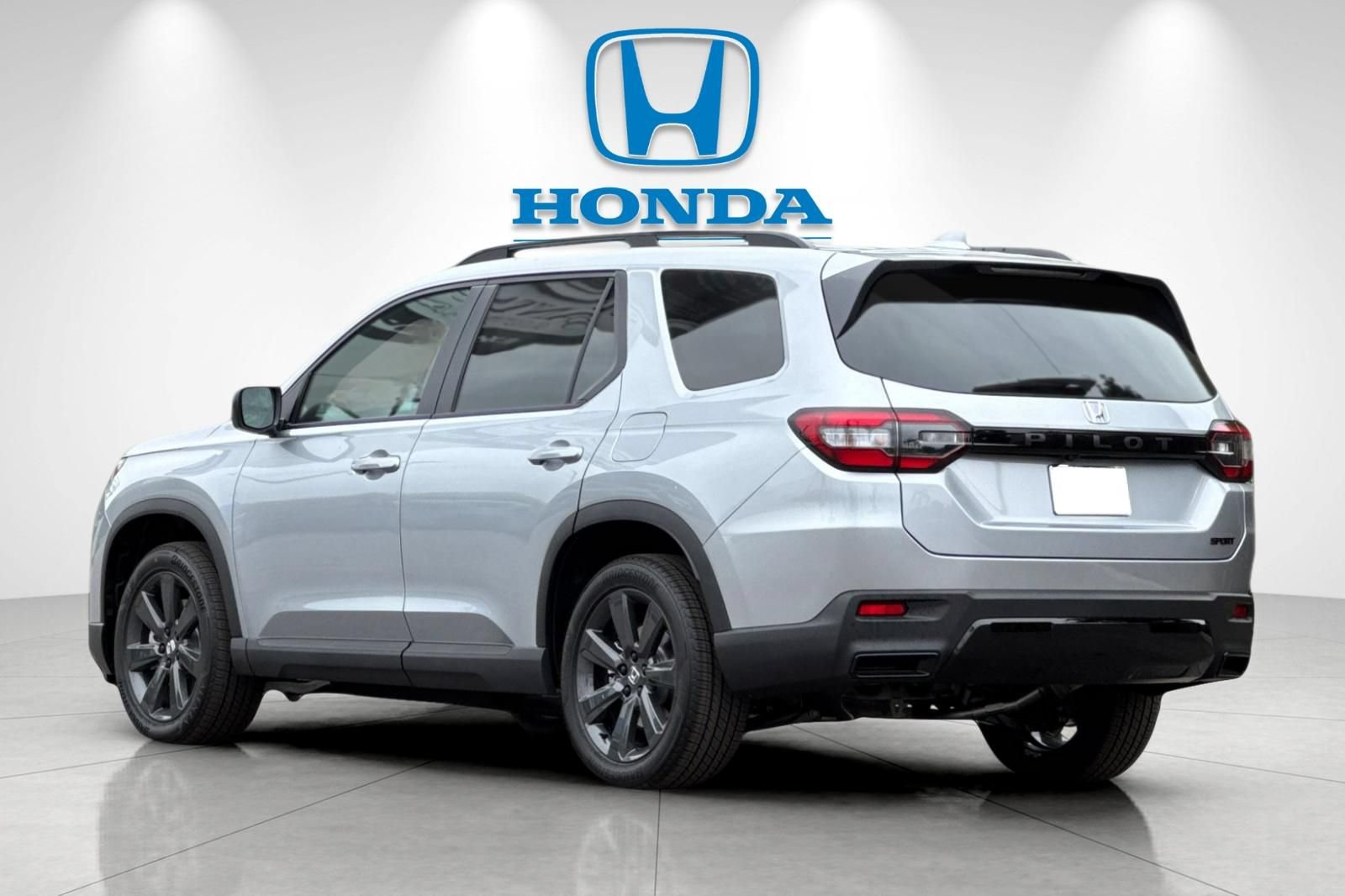 New 2026 Honda Pilot Sport image 4