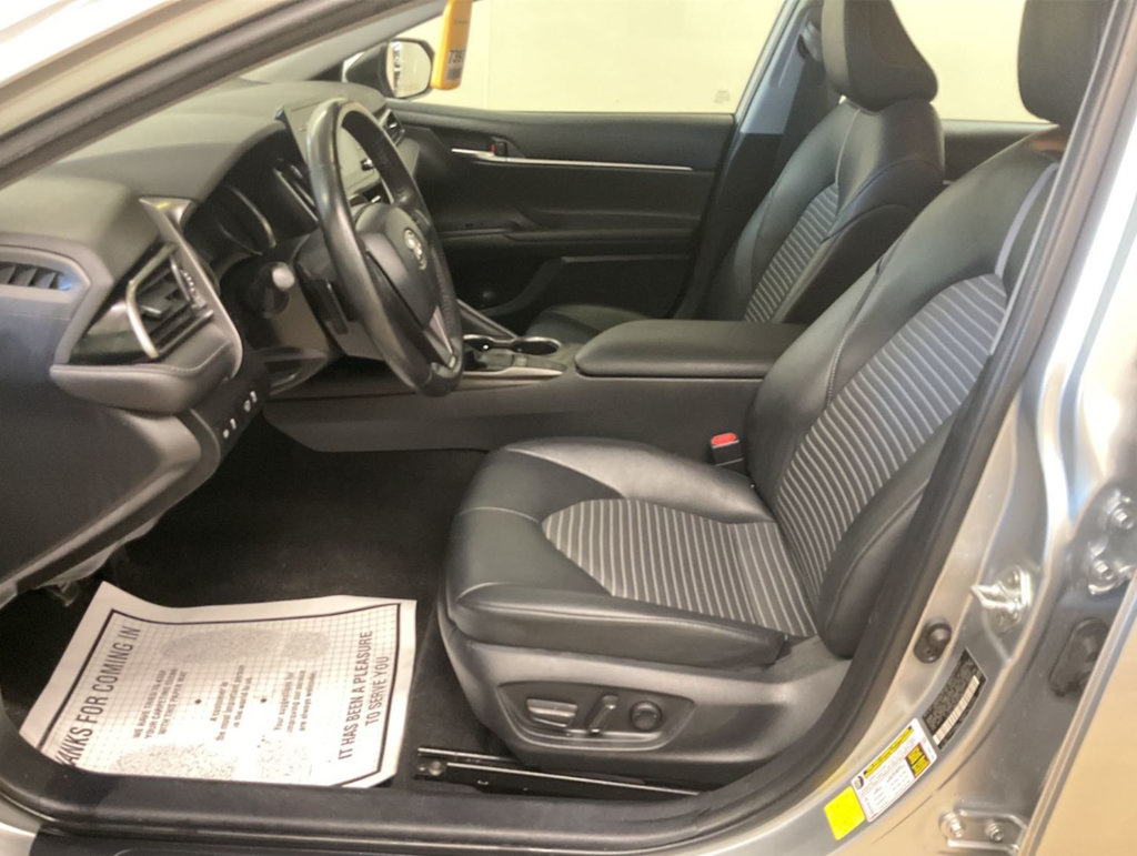 Used 2023 Toyota Camry SE FWD image 6