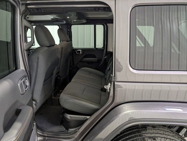 Used 2025 Jeep Wrangler Unlimited Sahara AWD/4WD image 9