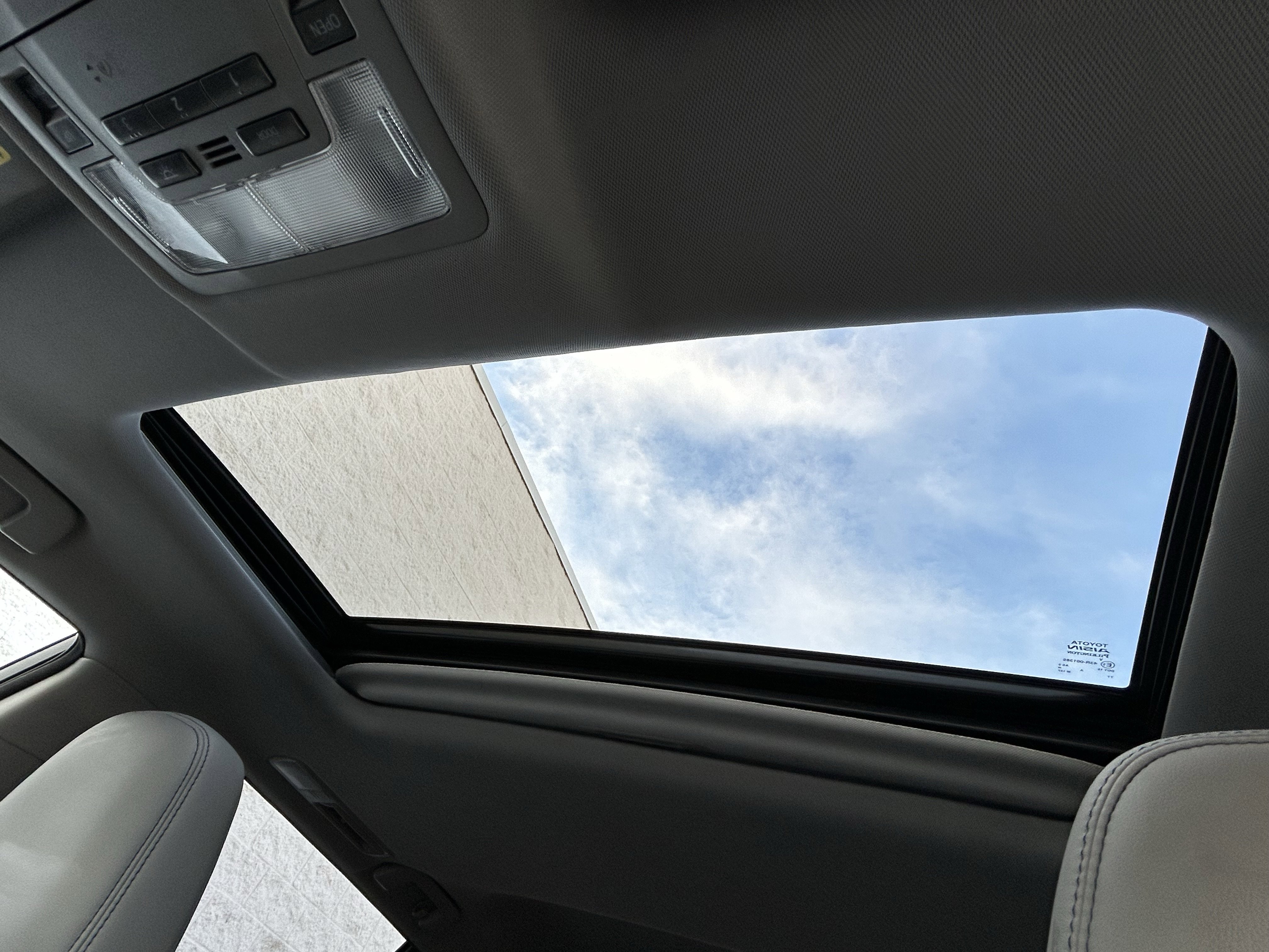 Used 2015 Toyota Highlander Limited image 36