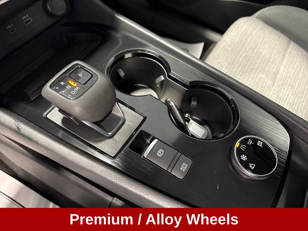 Used 2023 Nissan Rogue SV AWD/4WD image 16