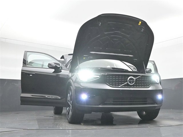 Used 2024 Volvo XC40 B5 Plus w/ Climate Package image 56