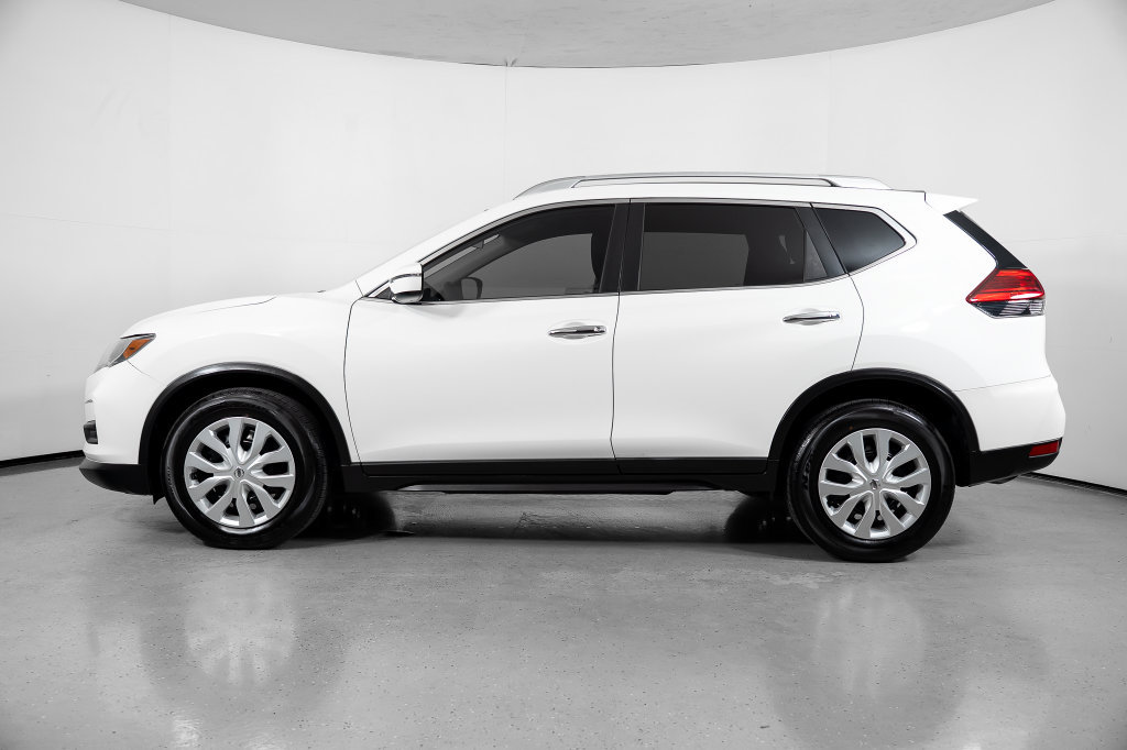 Used 2017 Nissan Rogue S w/ S Appearance Package FWD image 13