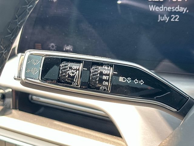 Used 2026 Cadillac Vistiq Sport AWD/4WD image 9