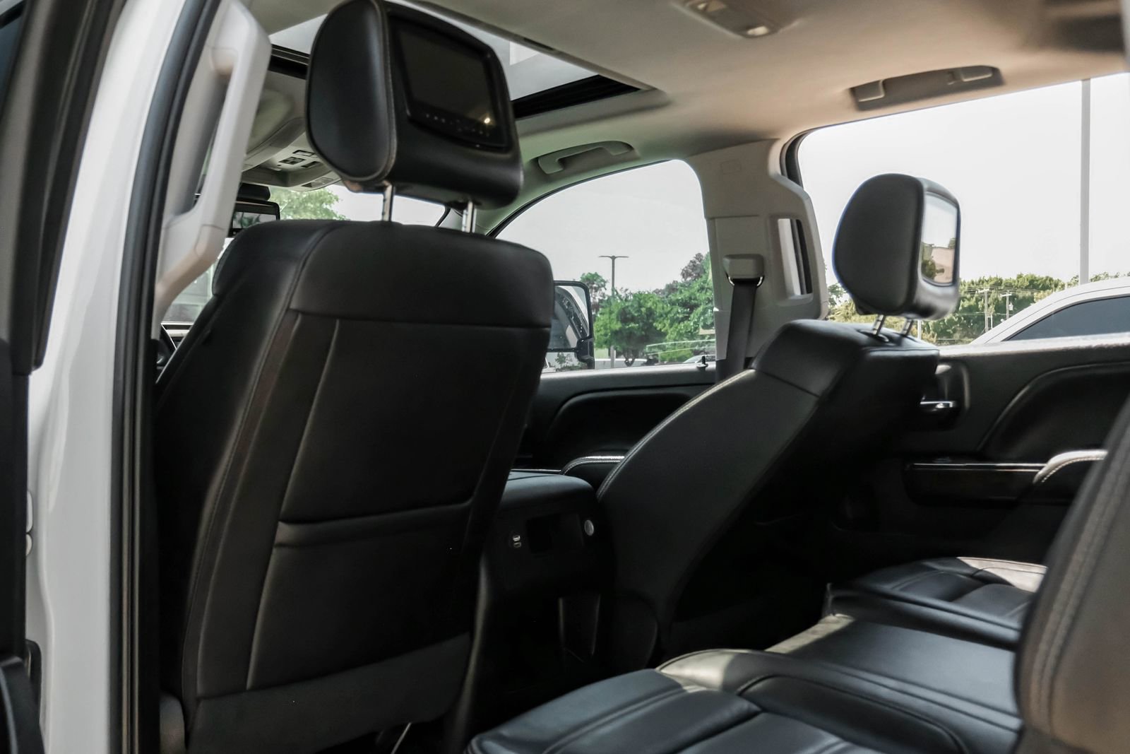 Used 2017 GMC Sierra 2500 Denali w/ Duramax Plus Package AWD/4WD image 36