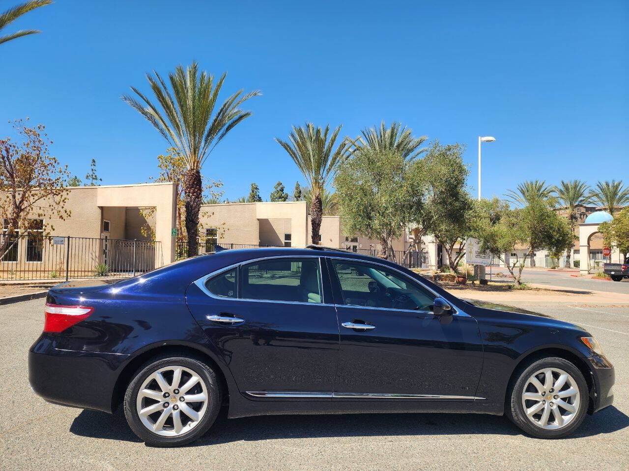 Used 2009 Lexus LS 460 RWD image 7